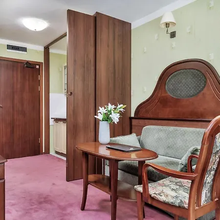 Awangardia Kasprowicza By Renters Kolobrzeg