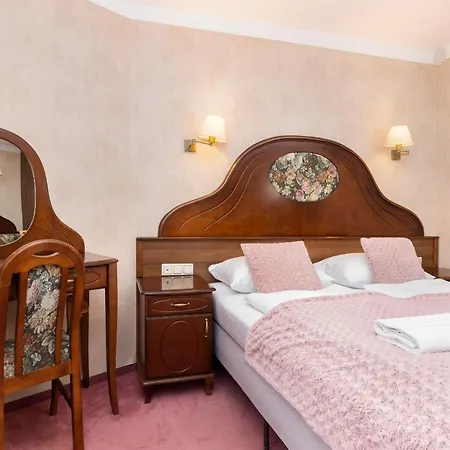 Awangardia Kasprowicza By Renters *